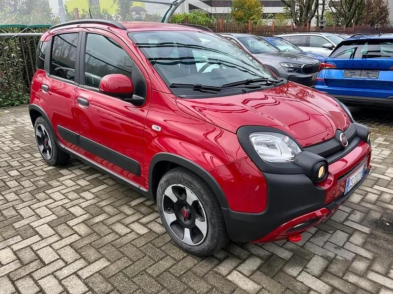 Usata Fiat Panda Cross Cross 69 CV (50 kW) 2024 Rosso Utilitaria