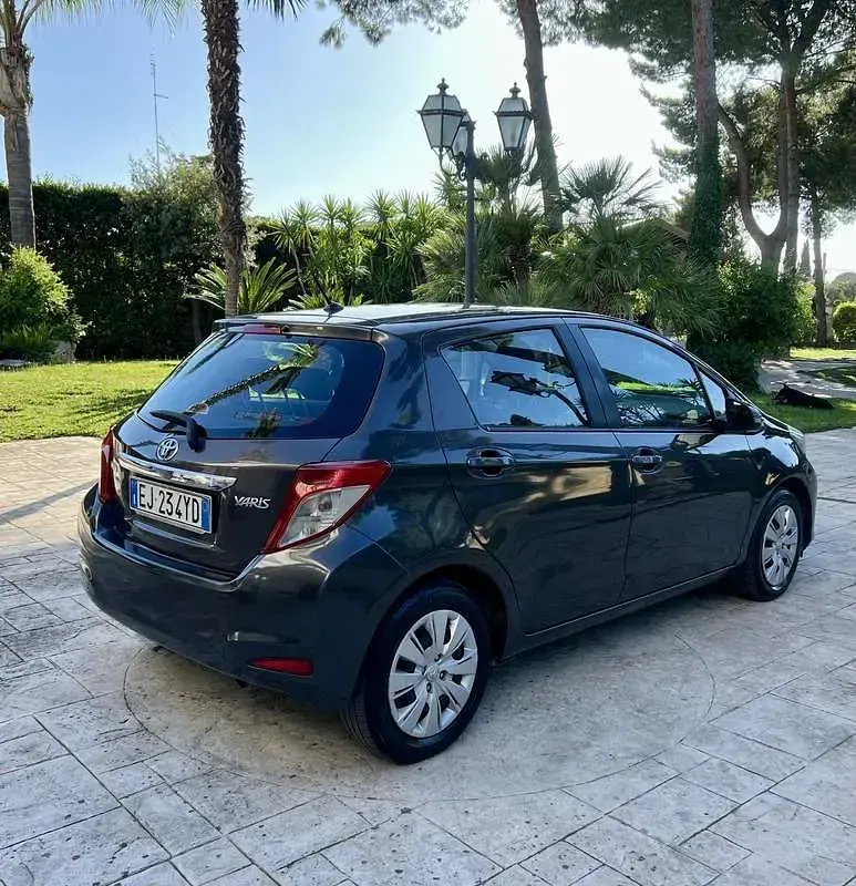 Usata Toyota Yaris 65 CV (47 kW) 2011 Utilitaria