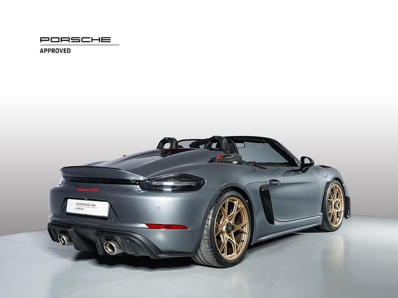 Usata Porsche Boxster Spyder 500 CV (367 kW) 2024 Grigio vanadio metallizzato/capote nera con finiture rosso carminio Cabrio