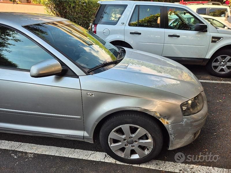 Grigio Usata 2006 Audi A3 Tre volumi | 3000 € - Immagine 1/4