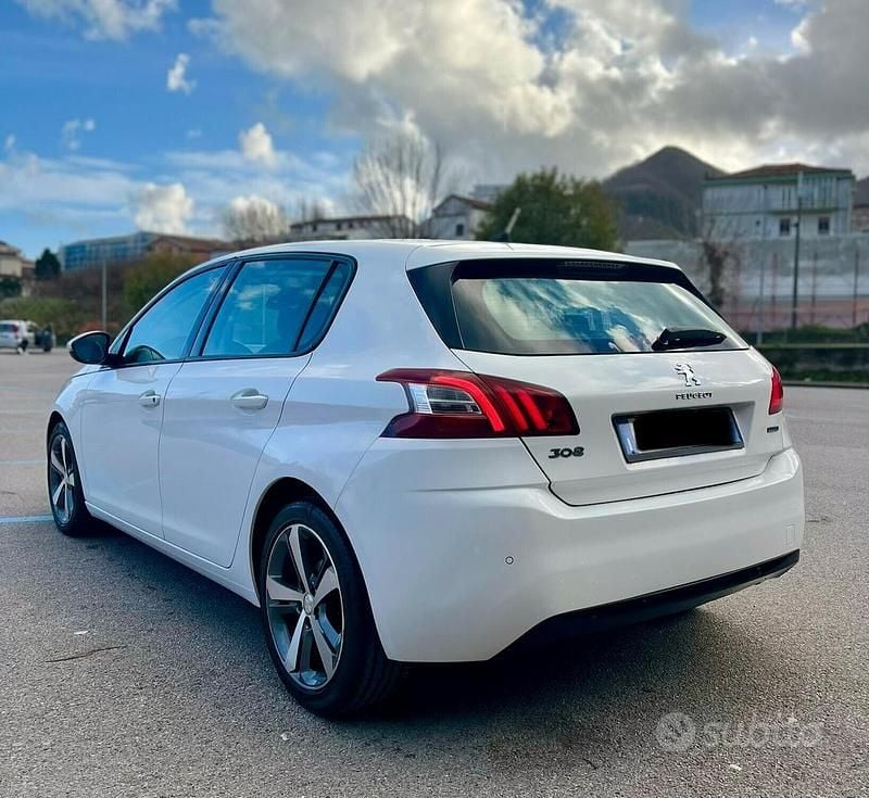 Occasion Peugeot 308 GT-line 120 ch (88 kW) 2015 Blanc Berline