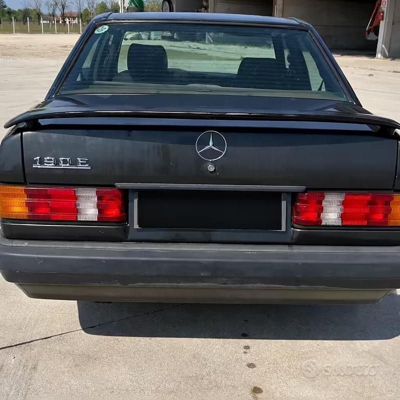 Usata Mercedes 190 105 CV (77 kW) 1987 Berlina