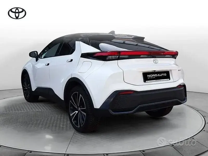 Usata Toyota C-HR Lounge 2024 Bianco SUV