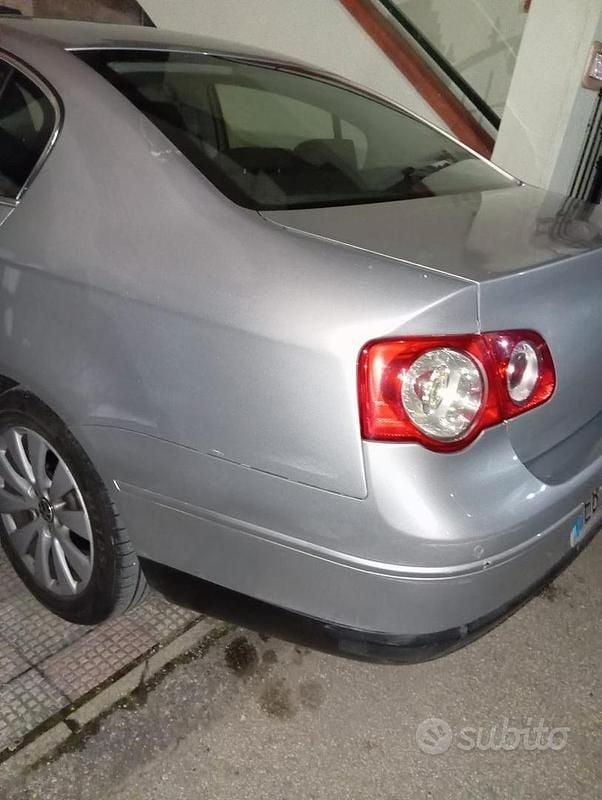 Usata VW Passat 150 CV (110 kW) 2010 Grigio Berlina