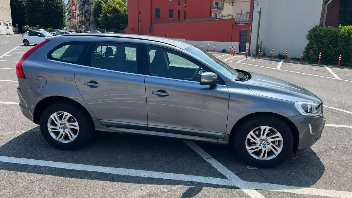 Usata Volvo XC60 Business Edition 150 CV (110 kW) 2017 Grigio SUV