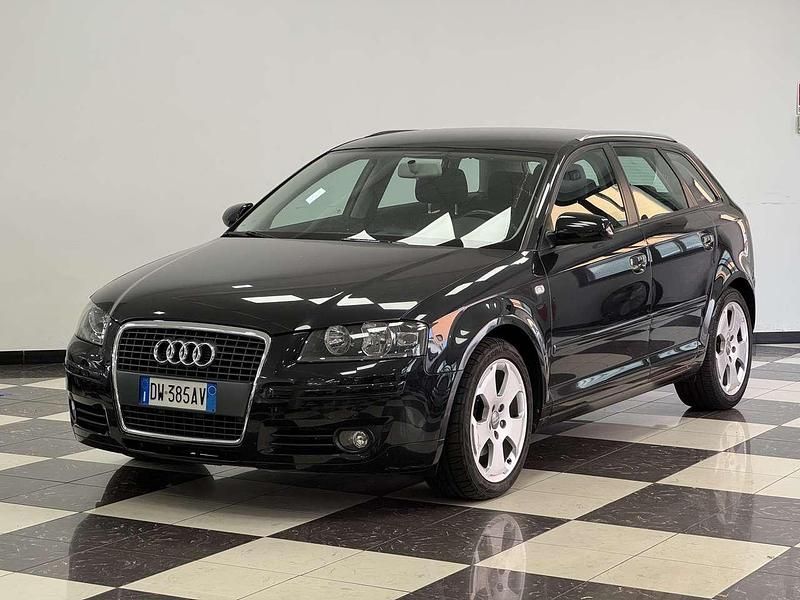 Nero Usata 2009 Audi A3 Ambition Tre volumi | 7990 € (Buon prezzo) - Immagine 1/4