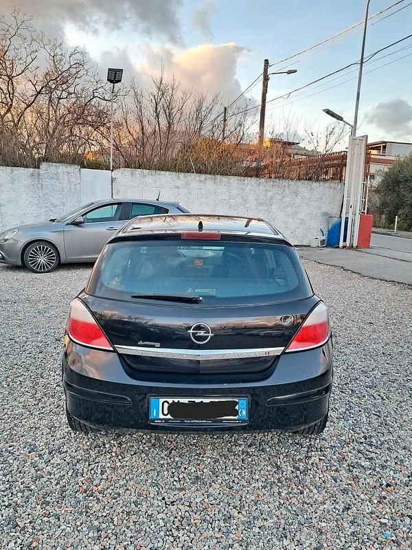 Usata Opel Astra 101 CV (74 kW) 2005 Nero Berlina