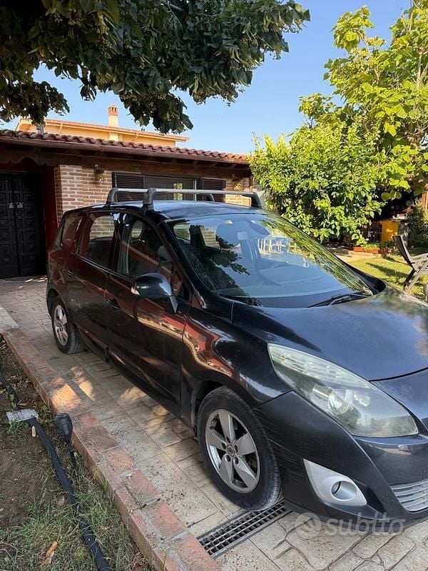 Usata Renault Grand Scénic III 110 CV (80 kW) 2009 Grigio Monovolume