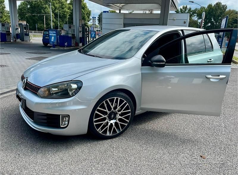 Grigio Usata 2009 VW Golf VI GTI Tre volumi | 9900 € (Buon prezzo) - Immagine 1/4