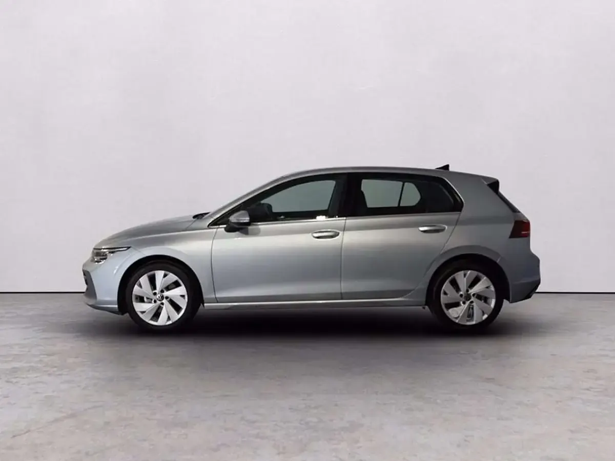 Usata VW Golf VIII Style 150 CV (110 kW) 2025 Dolomite silver metallizzato Berlina