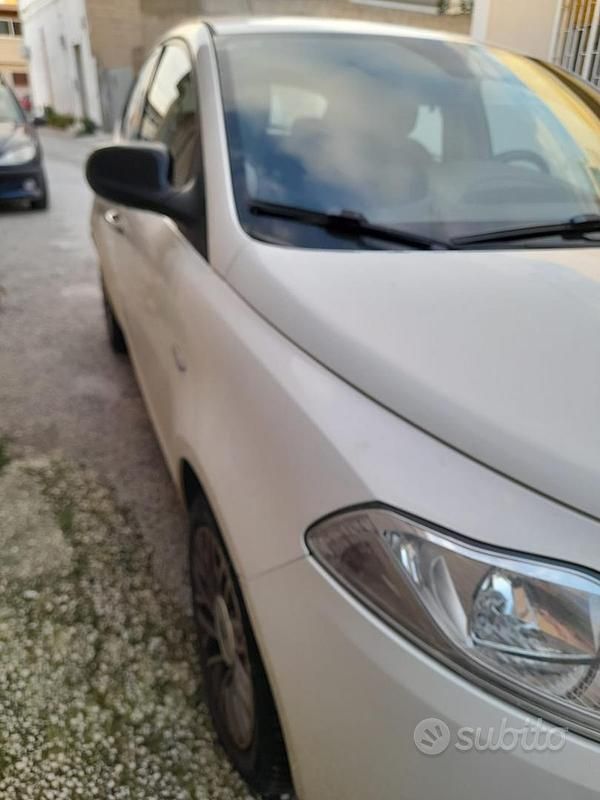 Usata Lancia Ypsilon S 80 CV (58 kW) 2013 Bianco Utilitaria