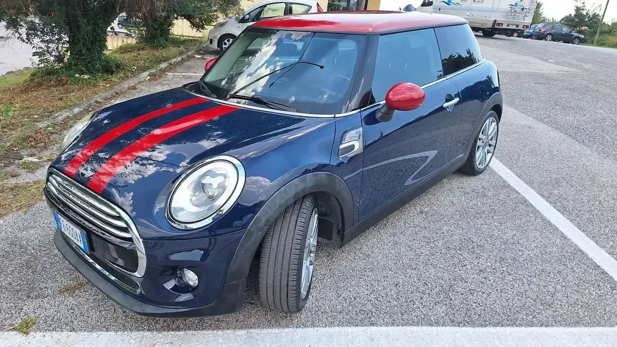 Usata Mini Cooper D Seven 116 CV (85 kW) 2016 Blu/azzurro Utilitaria
