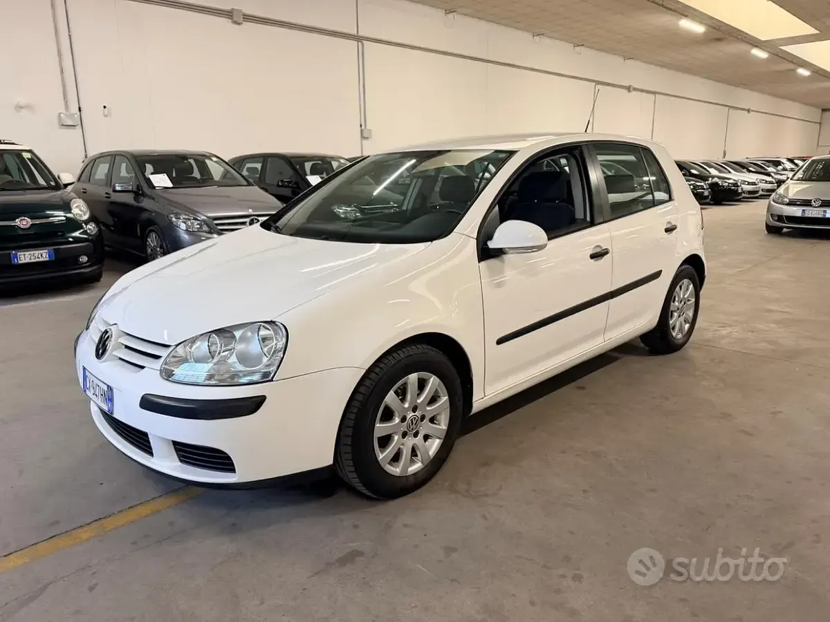 Usata VW Golf IV Comfortline 102 CV (75 kW) 2005 Bianco Berlina
