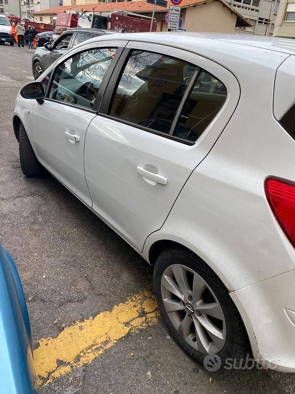 Usata Opel Corsa 95 CV (69 kW) 2011 Bianco Utilitaria