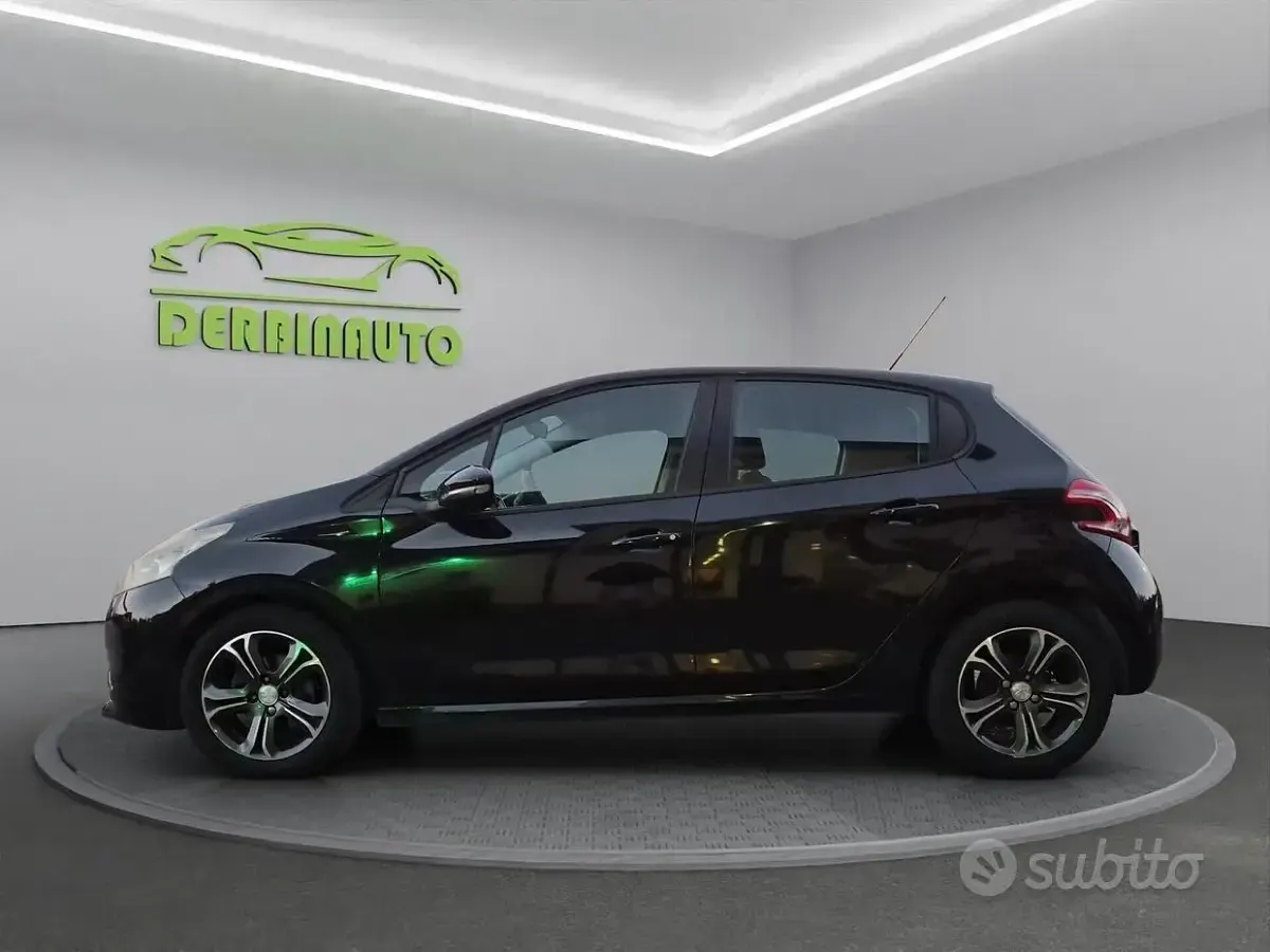 Usata Peugeot 208 85 CV (62 kW) 2015 Nero Utilitaria
