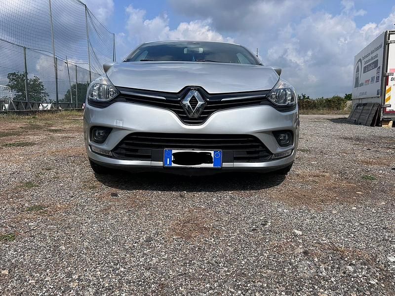Grigio Usata 2018 Renault Clio IV Due volumi | 8500 € (Ottimo prezzo) - Immagine 1/4