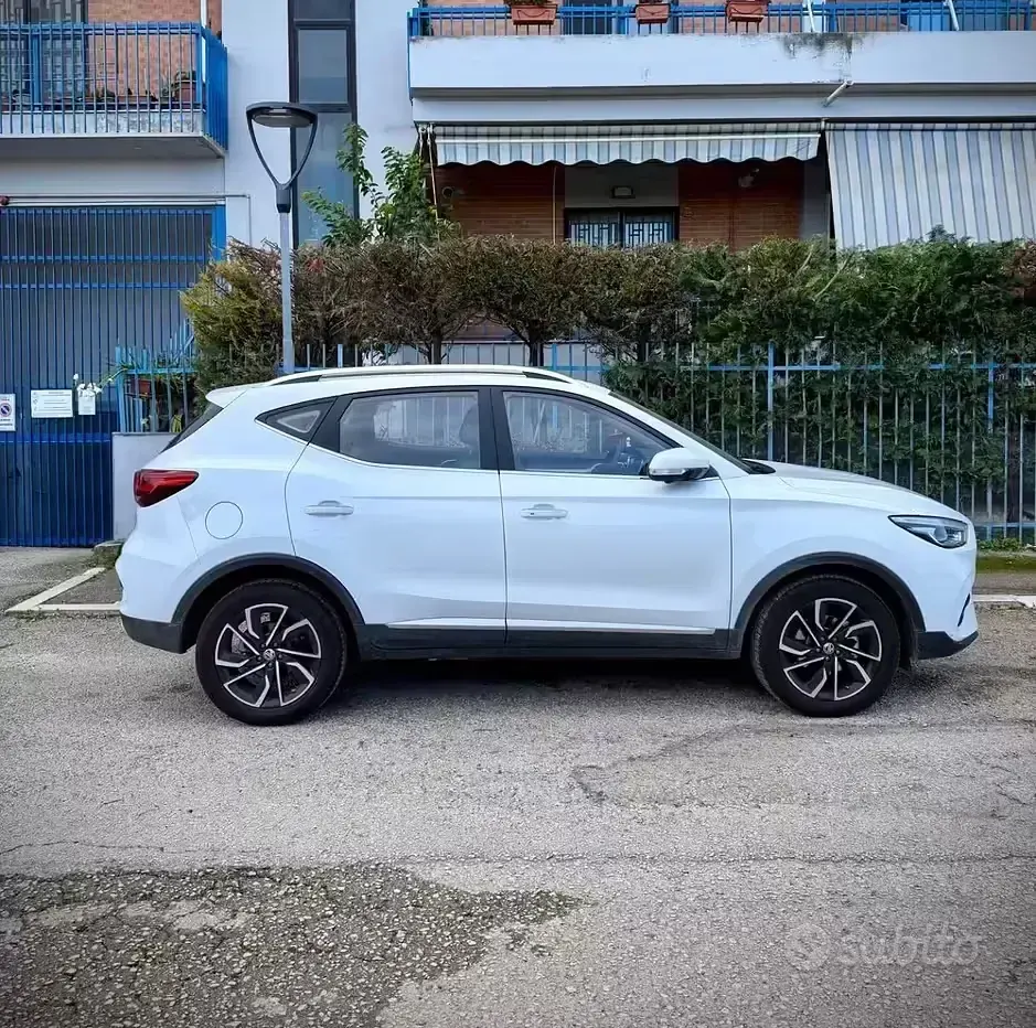 Usata MG ZS Luxury 106 CV (77 kW) 2024 Bianco SUV