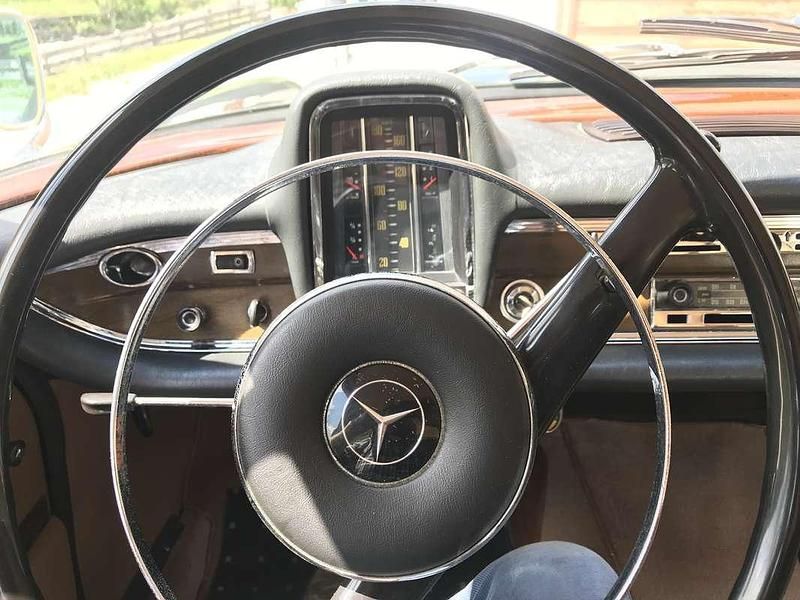 Usata Mercedes 220 120 CV (88 kW) 1962 Grigio Berlina