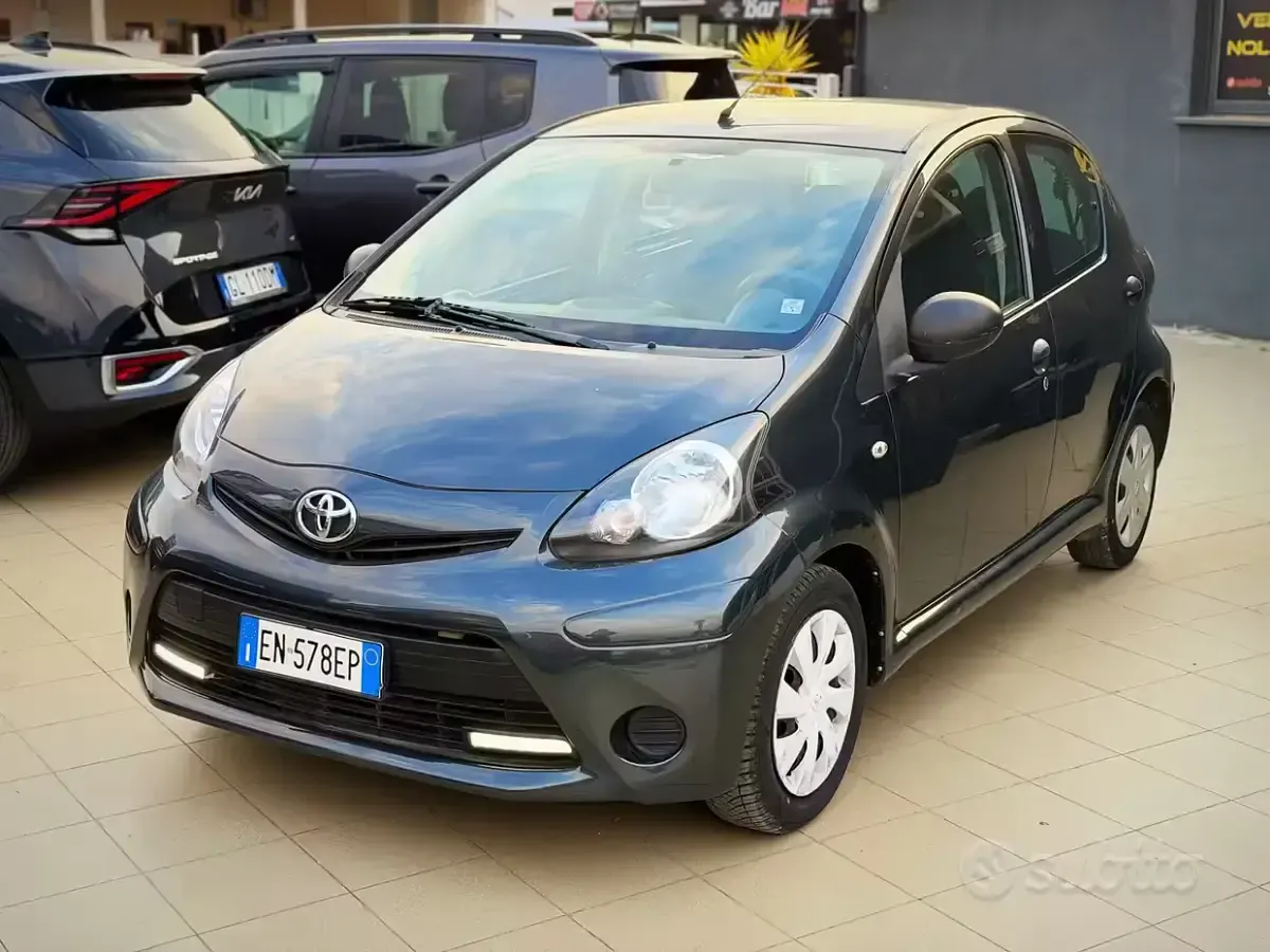 Usata Toyota Aygo Connect Style 68 CV (50 kW) 2013 Grigio Utilitaria