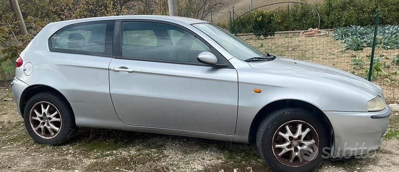 Usata Alfa Romeo 147 116 CV (85 kW) 2003 Utilitaria