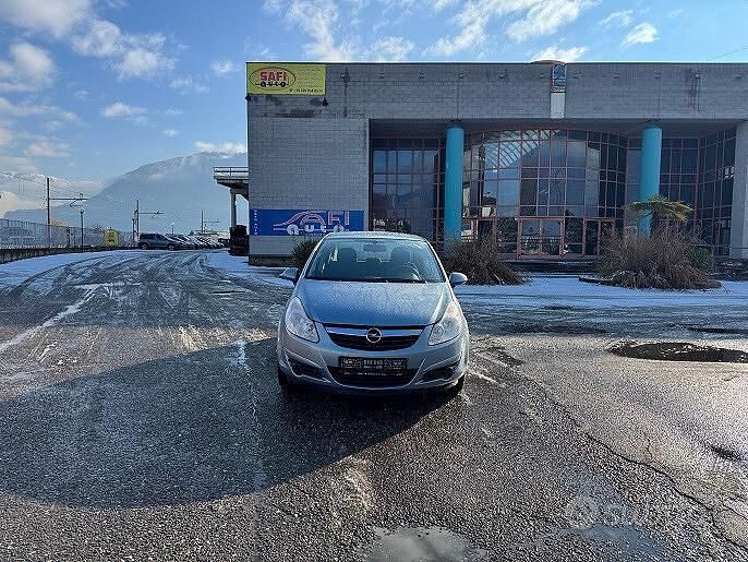 Usata Opel Corsa Cosmo 80 CV (58 kW) 2009 Grigio Utilitaria