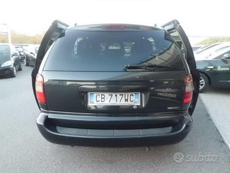 Usata Chrysler Grand Voyager 2002 Nero Monovolume