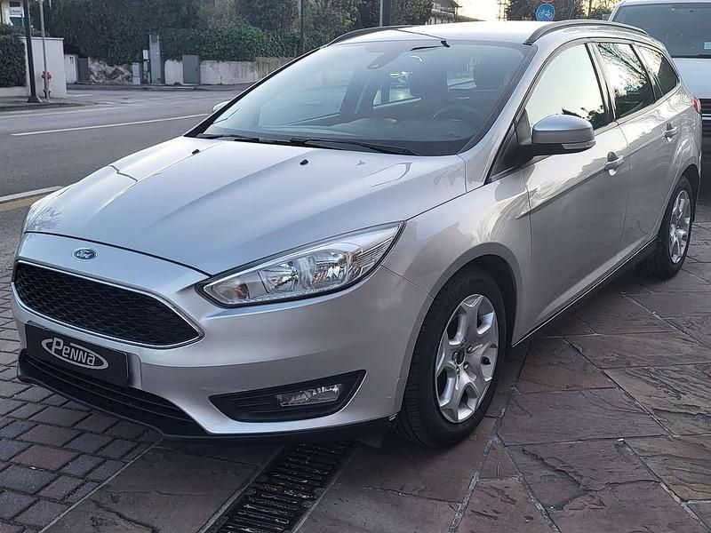 Usata Ford Focus 120 CV (88 kW) 2016 Argento Station wagon