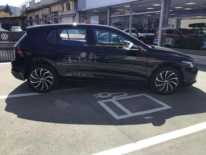 Usata VW Golf VIII Life 110 CV (80 kW) 2023 Nero Utilitaria