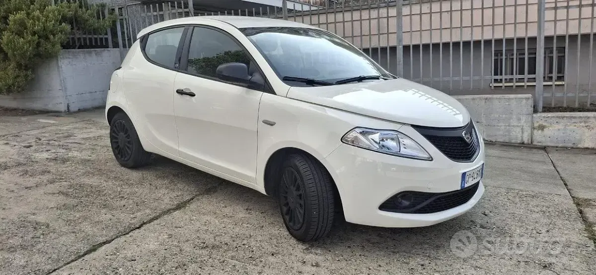 Usata Lancia Ypsilon S 69 CV (50 kW) 2019 Bianco Utilitaria