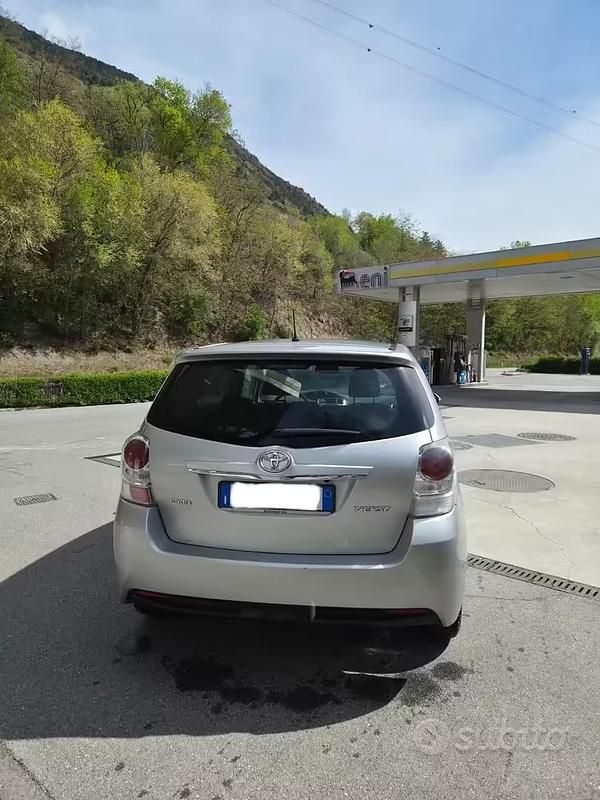 Usata Toyota Verso 112 CV (82 kW) 2015 Grigio Monovolume