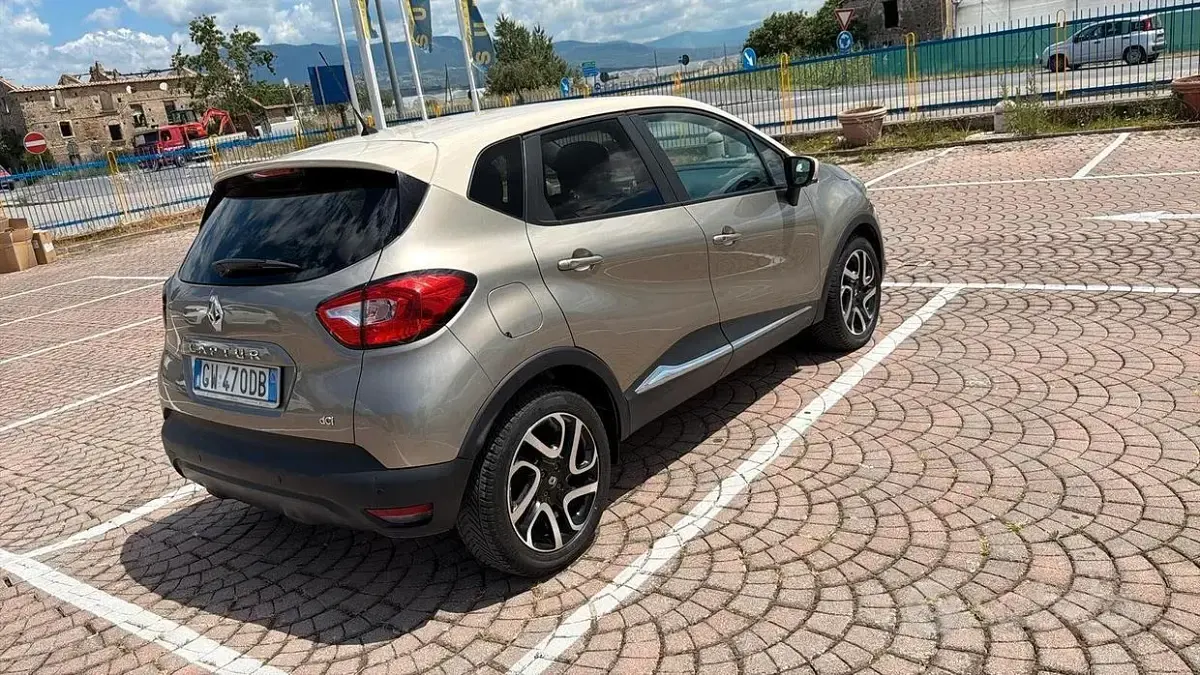 Usata Renault Captur 90 CV (66 kW) 2014 Beige con tetto bianco SUV