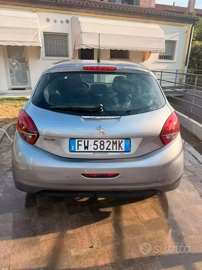 Usata Peugeot 208 83 CV (61 kW) 2019 Utilitaria