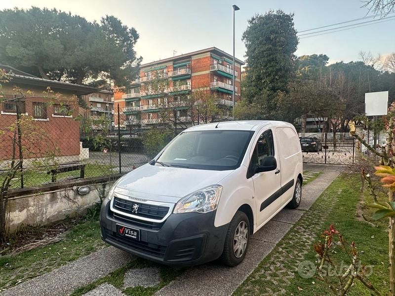 Bianco Usata 2017 Peugeot Partner Monovolume | 9500 € (Molto cara) - Immagine 1/4