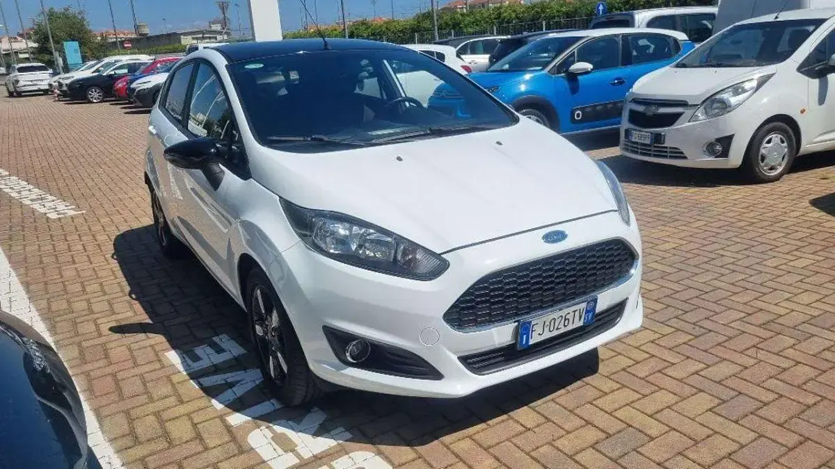 Usata Ford Fiesta Titanium 75 CV (55 kW) 2017 Bianco Utilitaria