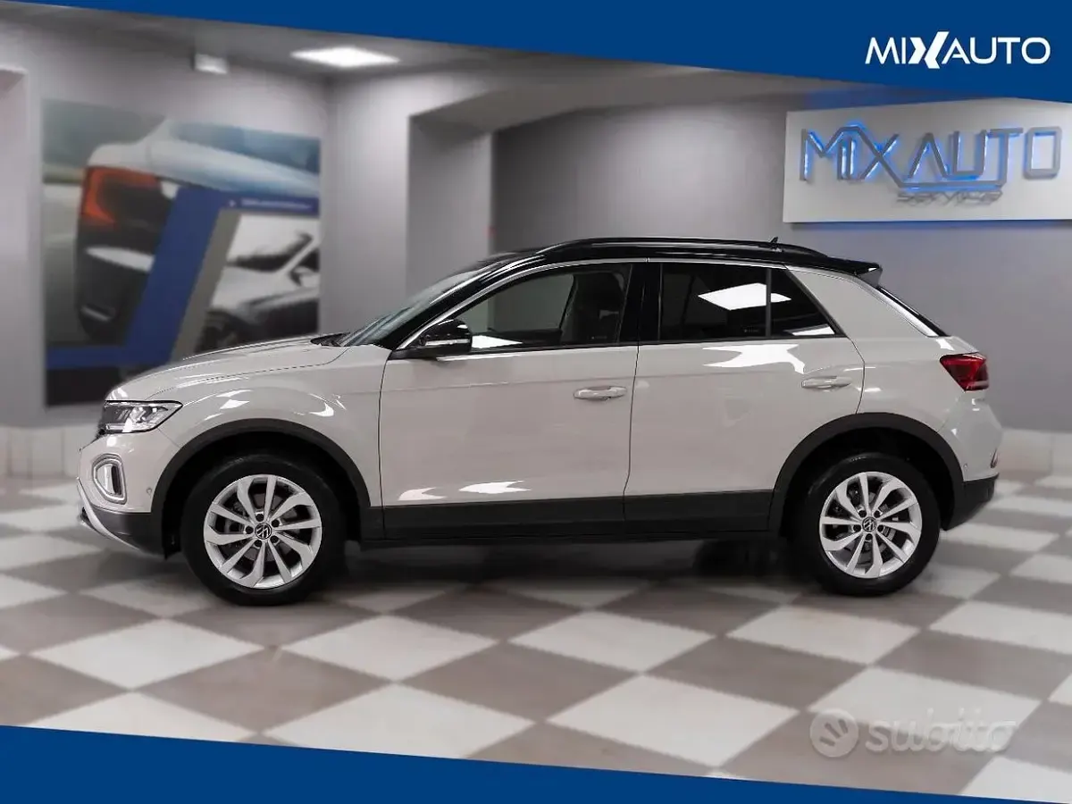 Usata VW T-Roc Life 150 CV (110 kW) 2023 Grigio SUV