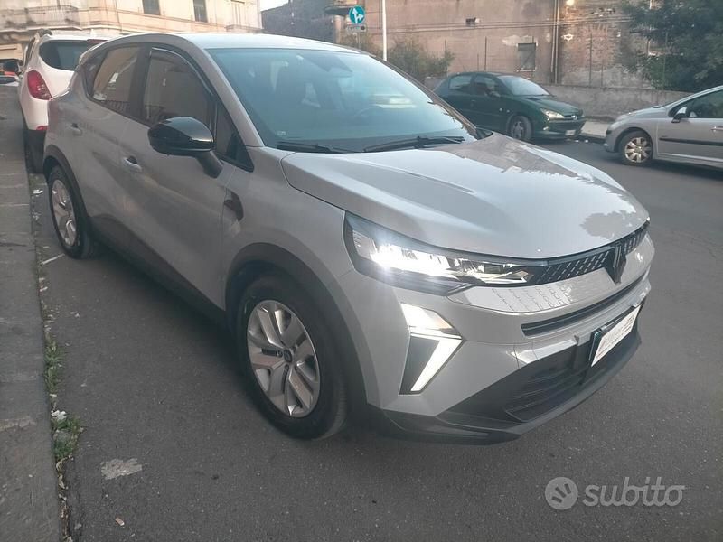 Usata Renault Captur Equilibre 100 CV (73 kW) 2024 Grigio SUV