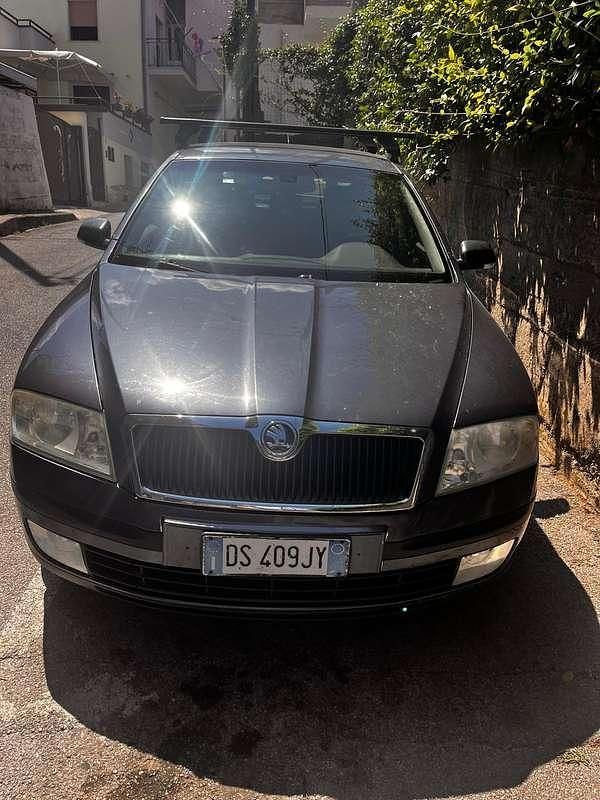 Grigio Usata 2008 Skoda Octavia Elegance Tre volumi | 1800 € (Ottimo prezzo) - Immagine 1/4