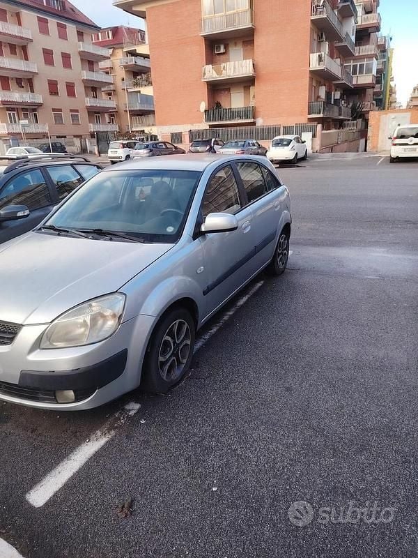 Usata Kia Rio 110 CV (80 kW) 2008 Berlina