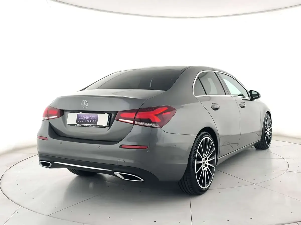 Usata Mercedes A200 163 CV (119 kW) 2019 Grigio scuro metallizzato Berlina