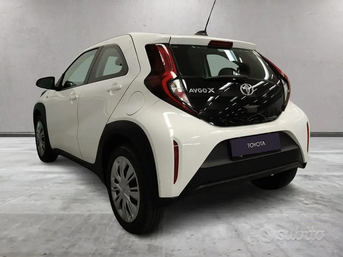Usata Toyota Aygo X Active 72 CV (52 kW) 2022 Bianco SUV