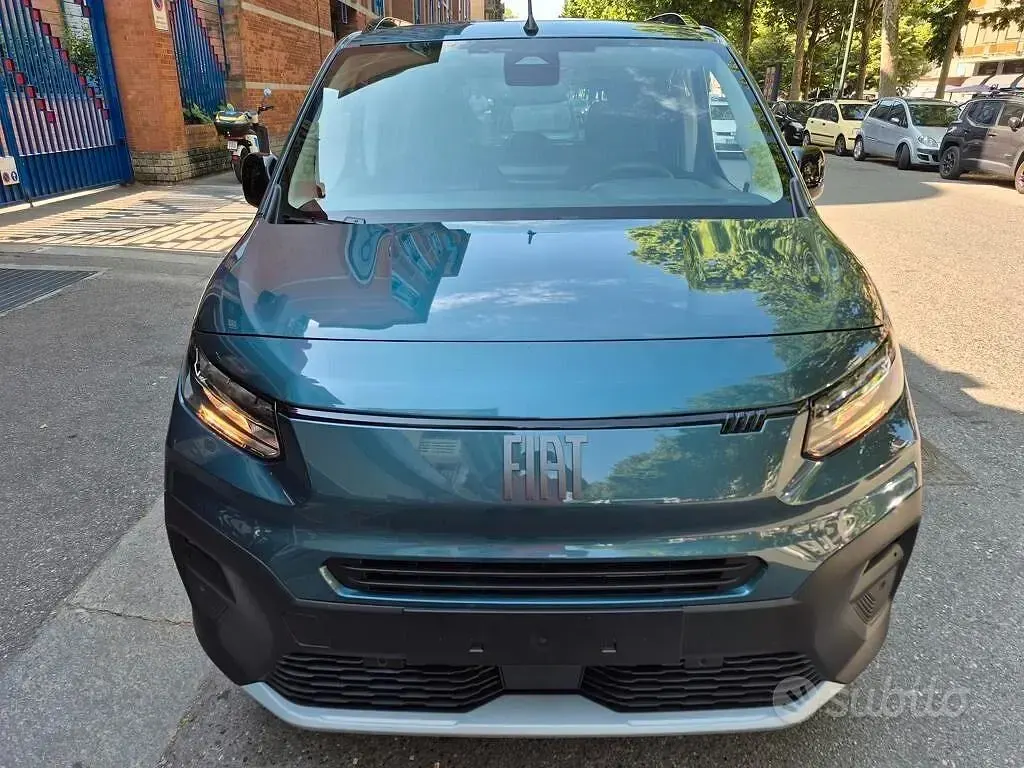 Nuova Fiat Doblò 100 CV (73 kW) 2026 Blu Monovolume