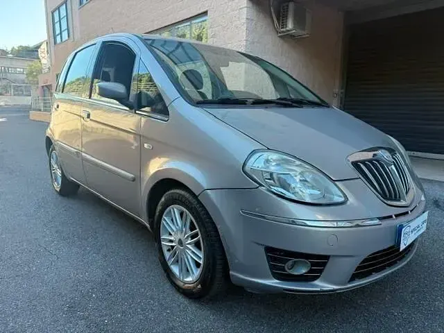 Usata Lancia Musa 69 CV (50 kW) 2008 Oro Monovolume