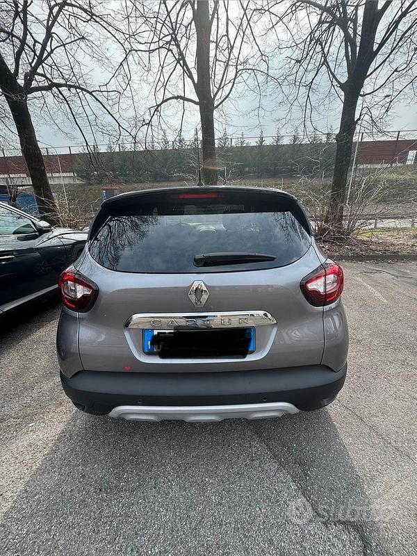 Usata Renault Captur 131 CV (96 kW) 2019 Grigio SUV