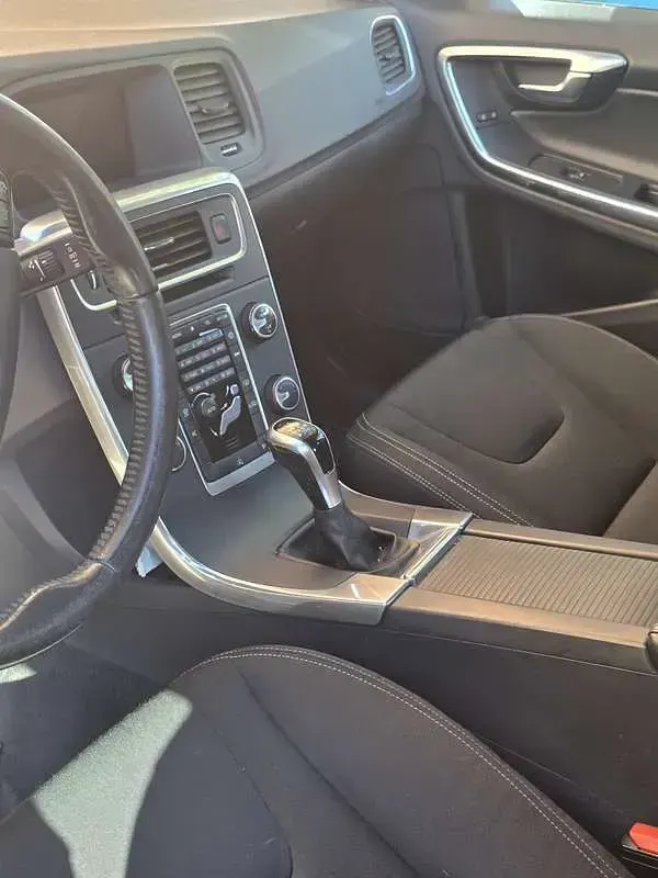 Usata Volvo S60 Momentum 120 CV (88 kW) 2018 Nero Berlina