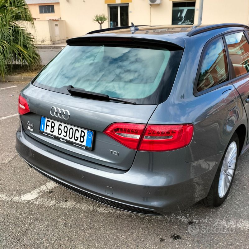 Usata Audi A4 Business Plus 190 CV (139 kW) 2015 Grigio Station wagon
