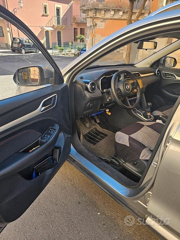 Usata MG ZS 111 CV (81 kW) 2023 Grigio Berlina