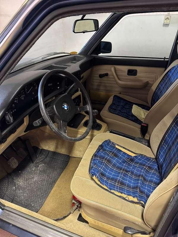 Usata BMW 520 125 CV (91 kW) 1982 Blu/azzurro Berlina