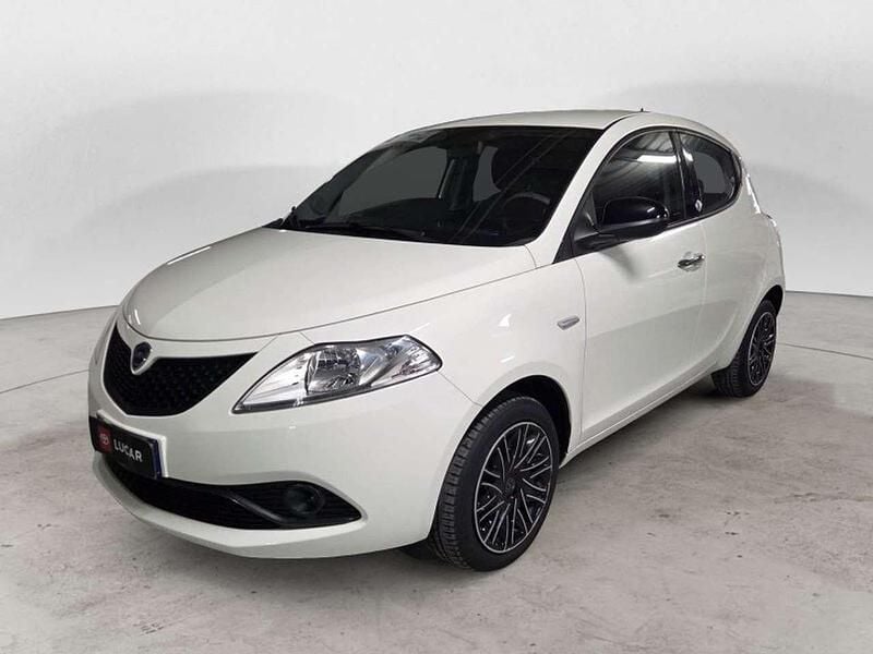 Usata Lancia Ypsilon Gold 69 CV (50 kW) 2019 Bianco Utilitaria