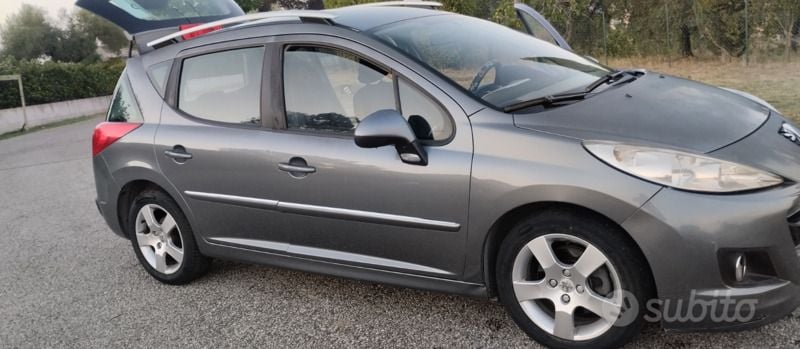 Usata Peugeot 207 92 CV (67 kW) 2011 Grigio Station wagon