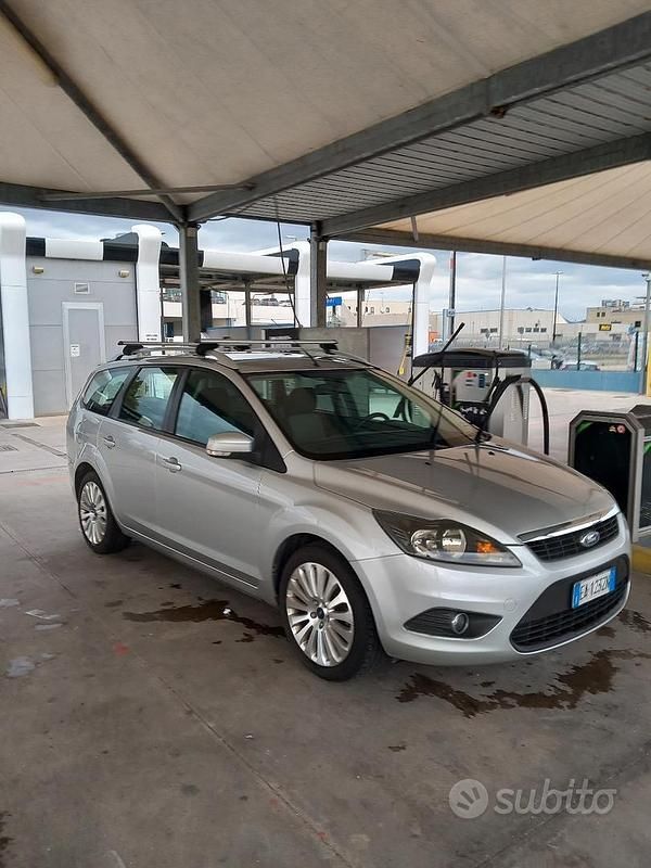 Grigio Usata 2010 Ford Focus Station wagon | 4900 € (Molto cara) - Immagine 1/4